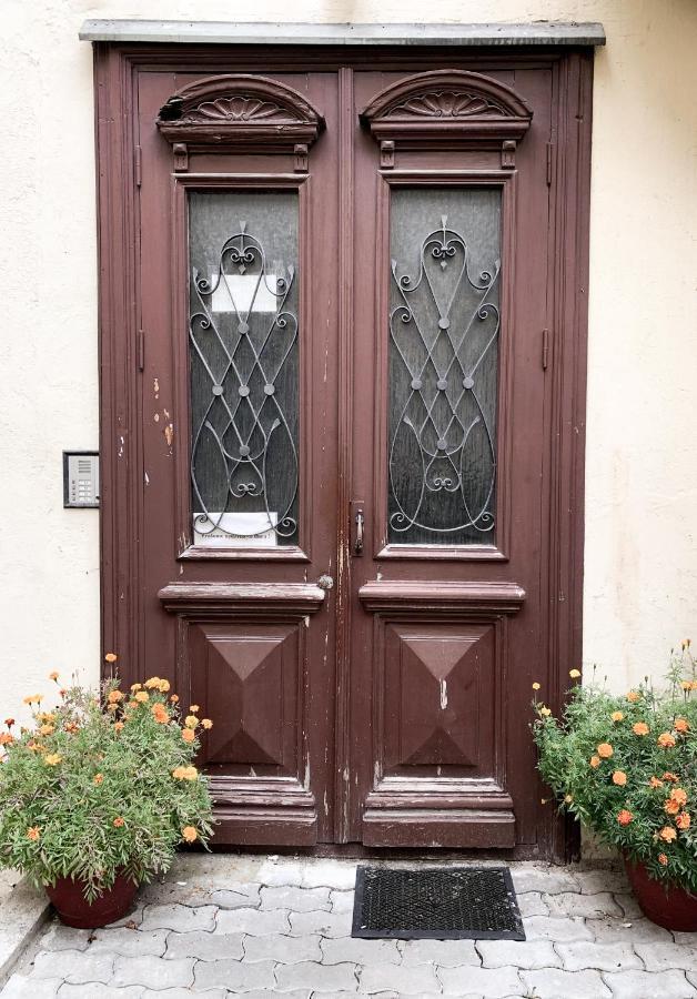 Old Town Home Of Evil Dog VNO Exterior foto